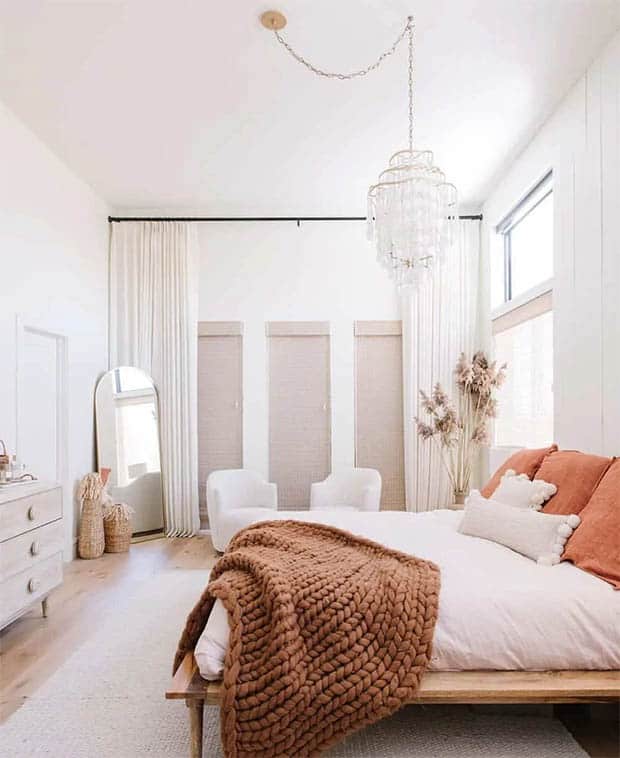 Small Bedroom Ideas - Pure White Bedroom Look