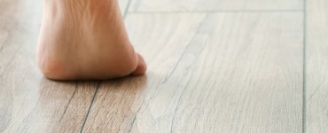 what to clean laminate floors with
