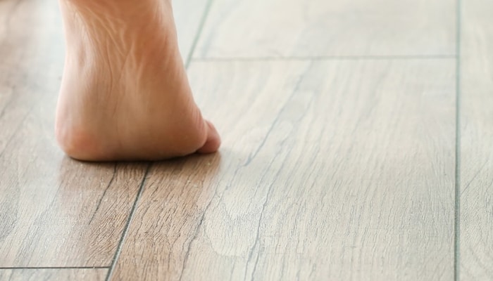 what to clean laminate floors with