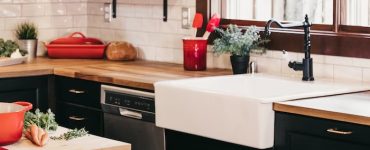 how to install farmhouse sink